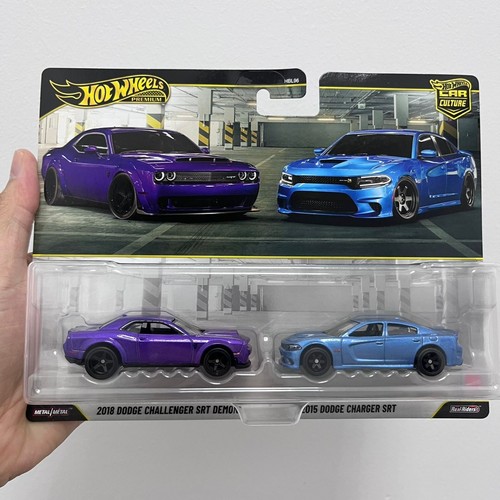 Hot wheels premium - hot, twin