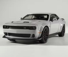 25. 1:32 Dodge Challenger